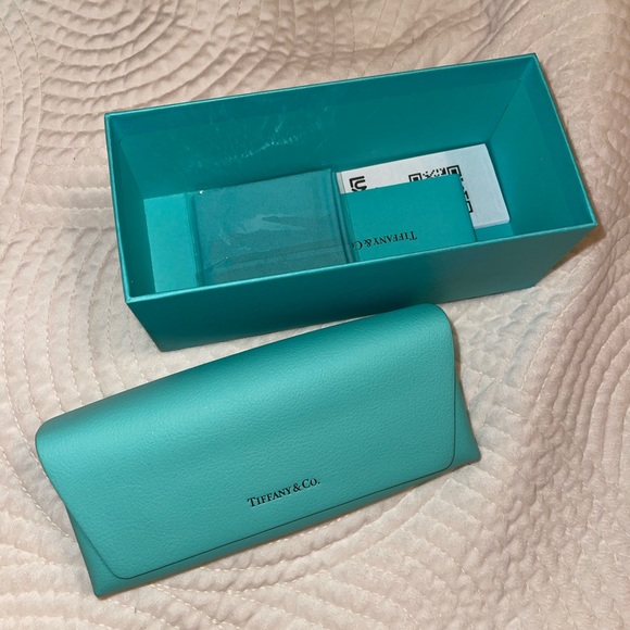 Tiffany & Co sunglasses with original case and unopened accessories - Picture 3 of 9